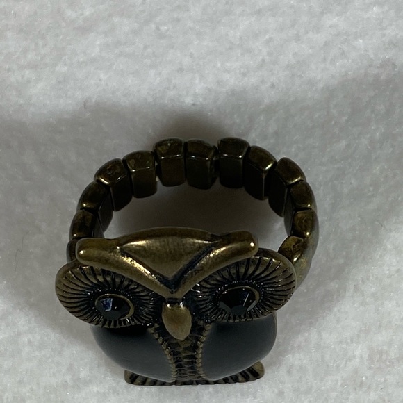 2/$15 aged brass tone owl elastic stretch ring - Picture 3 of 5